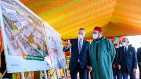 الملك محمد السادس يترأس حفل إطلاق أشغال إنجاز مصنع ببنسليمان لتصنيع اللقاح المضاد لكوفيد-19 ولقاحات أخرى