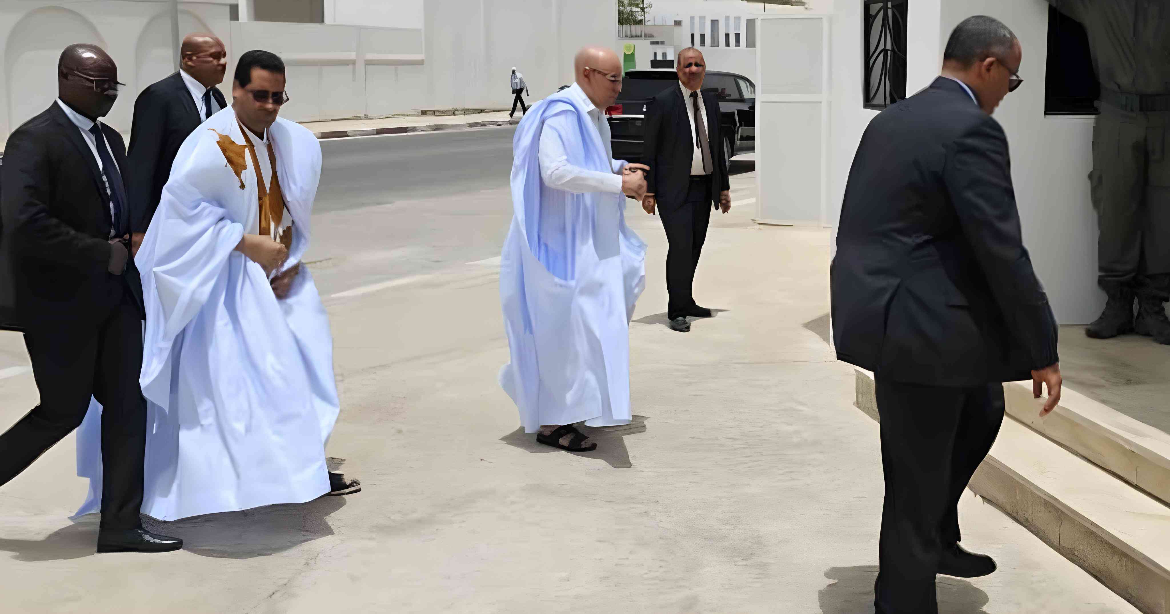   الرئيس الموريتاني يقدم ملف ترشحه الى المجلس الدستوري لمأمورية ثانية