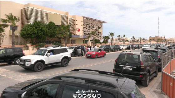 وقفة احتــجاجية لملاك سيارات النقل السياحي بالداخلة