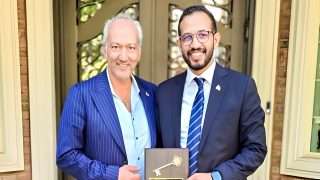 {"remix_data":[],"remix_entry_point":"challenges","source_tags":["local"],"origin":"unknown","total_draw_time":0,"total_draw_actions":0,"layers_used":0,"brushes_used":0,"photos_added":0,"total_editor_actions":{},"tools_used":{"ai_enhance":1,"transform":1},"is_sticker":false,"edited_since_last_sticker_save":true,"containsFTESticker":false}