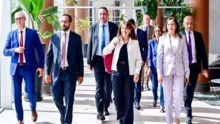 {"remix_data":[],"remix_entry_point":"challenges","source_tags":["local"],"origin":"unknown","total_draw_time":0,"total_draw_actions":0,"layers_used":0,"brushes_used":0,"photos_added":0,"total_editor_actions":{},"tools_used":{"transform":1},"is_sticker":false,"edited_since_last_sticker_save":true,"containsFTESticker":false}