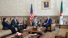 وصول نائب وزير الخارجية الأمريكي كريستوفر لانداو إلى الجزائر في أول زيارة رسمية له