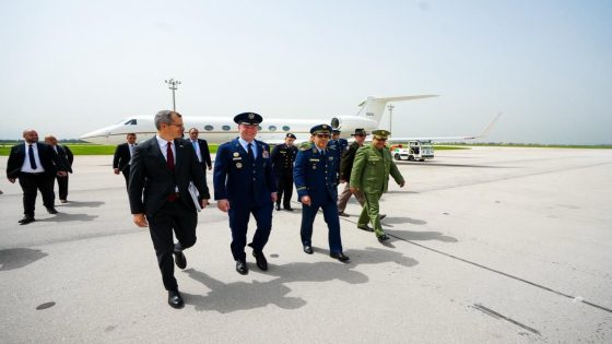 قائد القوات الأمريكية في أفريقيا يبدأ زيارة رسمية إلى الجزائر من مقام الشهيد وسط العاصمة