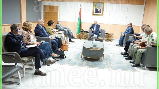 وزير الدفاع الموريتاني وسفير الاتحاد الأوروبي يبحثان تعزيز التعاون العسكري