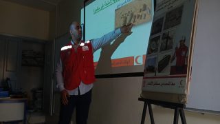 حملة توعوية للهلال الأحمر المغربي بالداخلة لتحذير تلاميذ العركوب من مخاطر الألغام