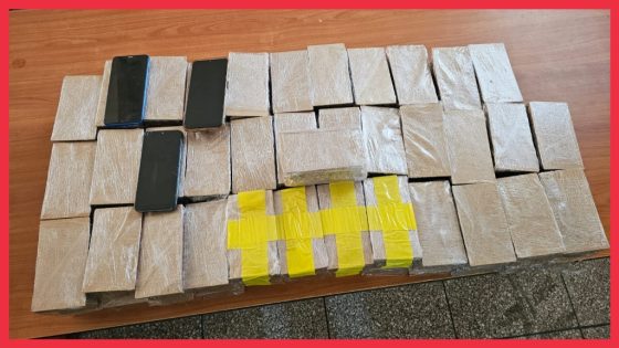 الداخلة..الديستي وفرتها معلومات دقيقة مكنت من توقيف 3 أشخاص بينهم قاصر بحوزتهم 30 كلغ من الشيرا