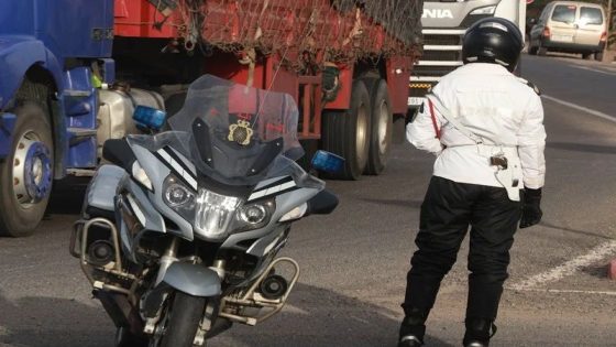 الداخلة..الدرك الملكي يحجز 50 كيلوغراماً من “الشيرا” ومخدرات صلبة داخل شاحنة قادمة من العيون