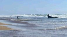 الداخلة…انقلاب قارب صيد تقليدي يودي بحياة بحار واخر مفقود