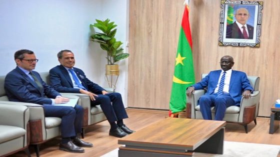 وزير خارجية موريتانيا يعلن تلقي بلاده دعوة لمؤتمر دولي للسلام من المغرب وفرنسا خلال لقائه سفيريهما