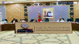 خلاف بين أعضاء جماعة الداخلة حول اختصاصات المجلس يرجئ مناقشة الماء والكهرباء واتهامات بـ”دغدغة المشاعر” قبل الانتخابات