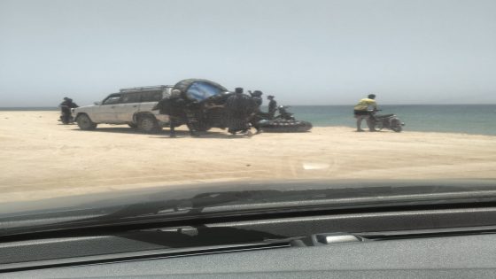 الداخلة.. توقيف مهرب وحجز شاحنة محمّلة بالأسماك غير القانونية قرب الداخلة